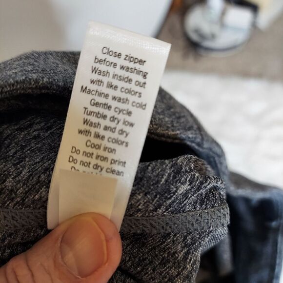 Athleta Women's Gray Capri wide leg pants - Picture 10 of 10